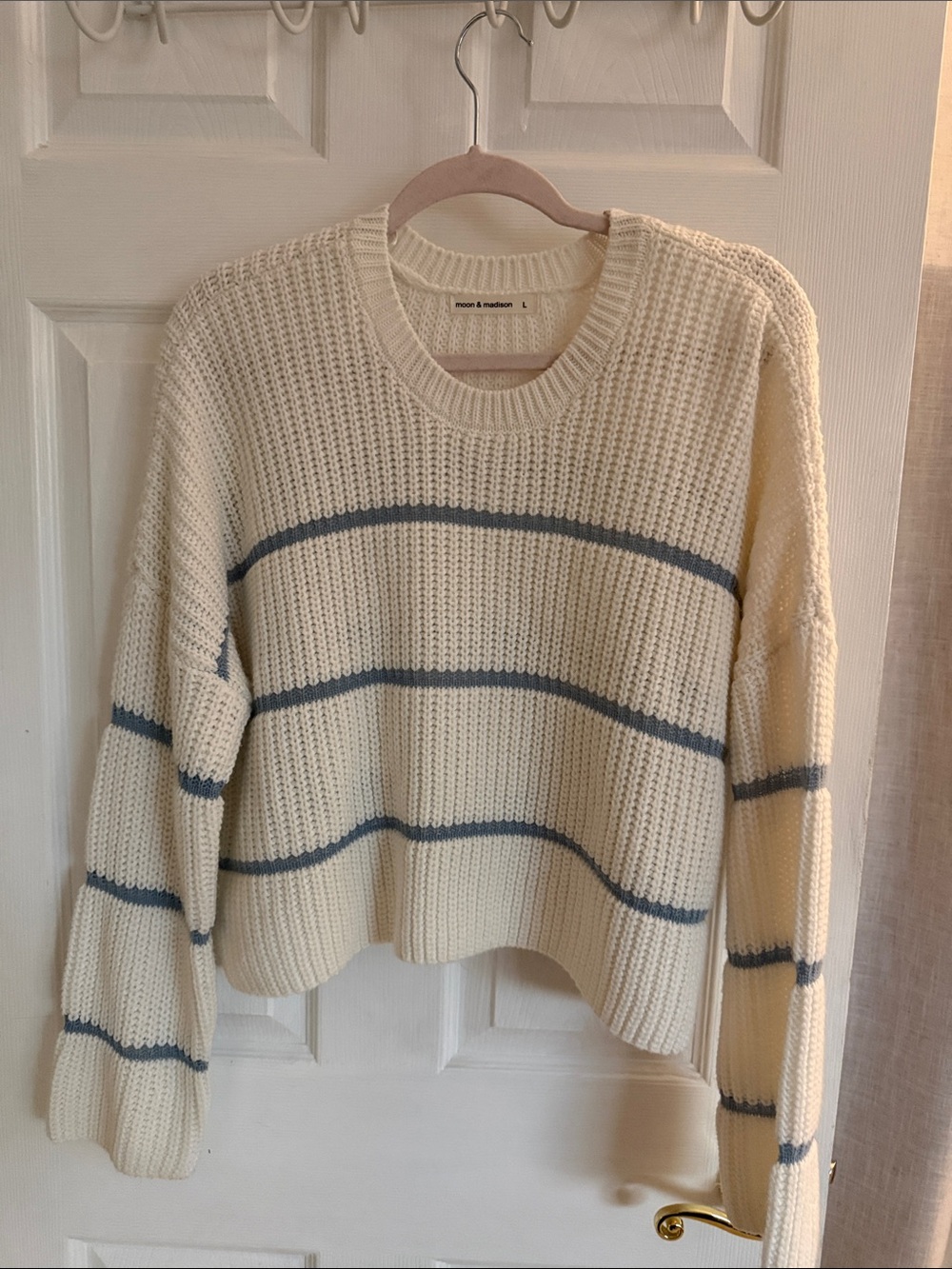 moon & madison Cream Crewneck Sweater with Blue Stripes Size L